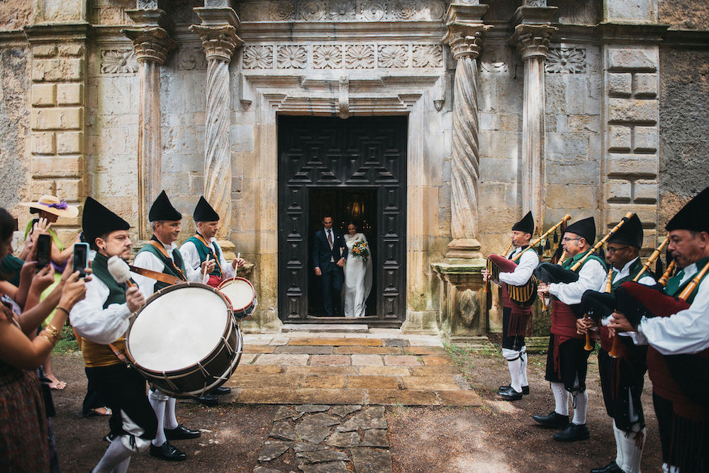 wedding planner de die en madrid - wedding planner en madrid - organizadora de bodas en Madrid Las mejores canciones para una ceremonia en la iglesia: guía completa por serpentinas wedding